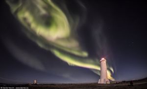 Aurora boreale al Faro di Akranes